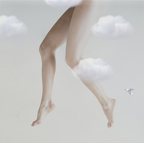 Photo de Dasha Pears intitulée Walking in the sky rêve imaginaire composition épurée