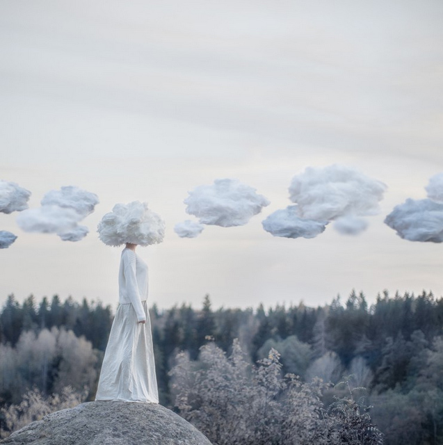 Photo de Dasha Pears intitulée Head in the clouds rêve imaginaire composition épurée